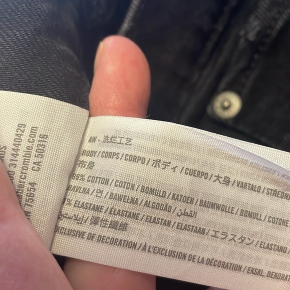 Abercrombie & Fitch CurveLove The Mom High Rise Jeans Size 28. - Picture 9 of 10